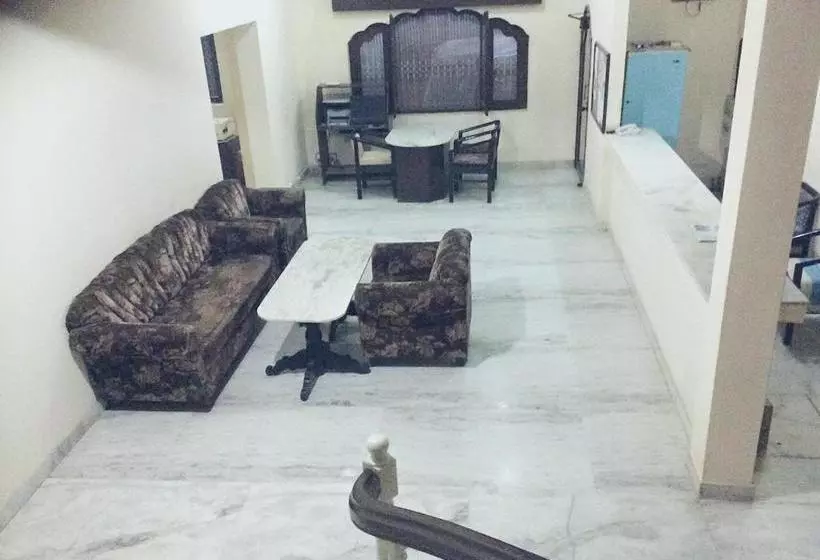 ペンション Marble Palace