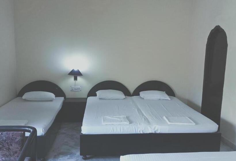 پانسیون Marble Palace