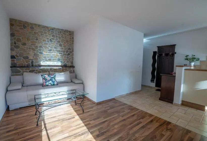ペンション T E M P F E R 2 Apartments & Rooms With New Wellness