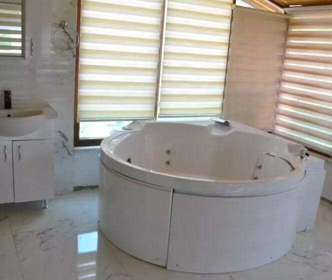 Hotelli Adrasan Shambala