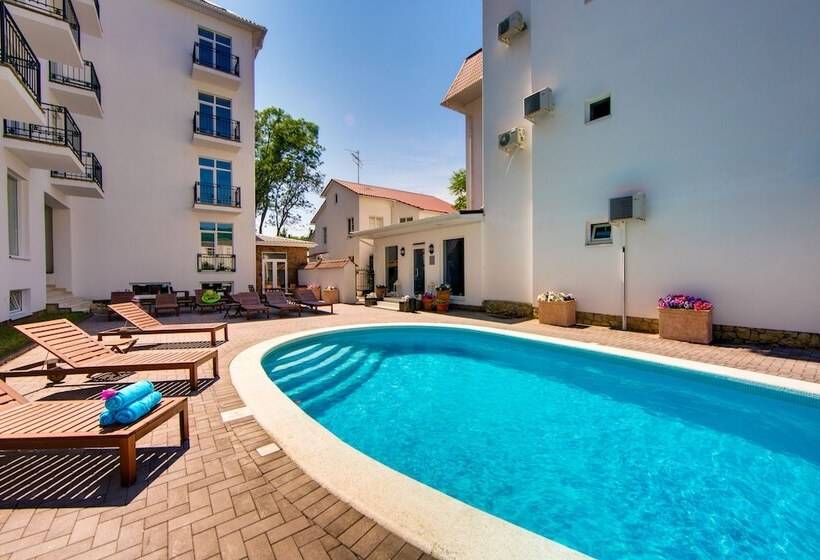 בית מלון כפרי Blue Lagoon