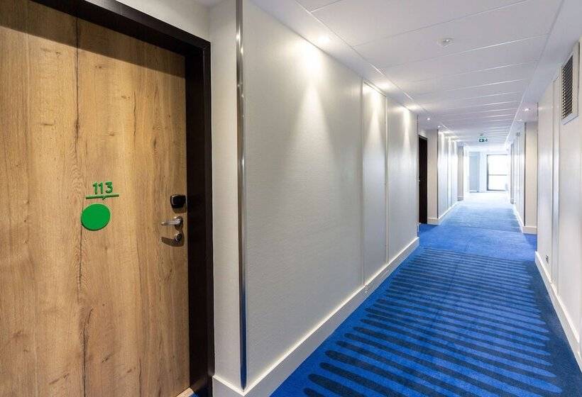 Hotel Campanile Laval Nord