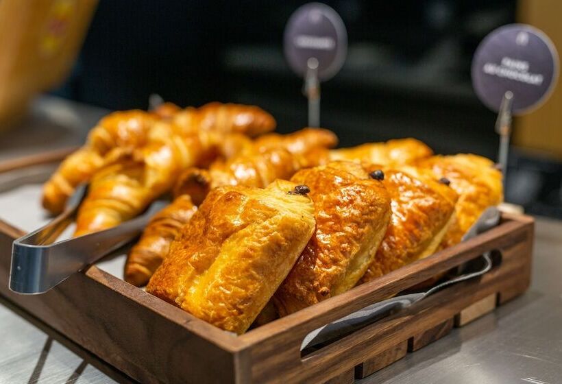 Hotel Campanile Laval Nord