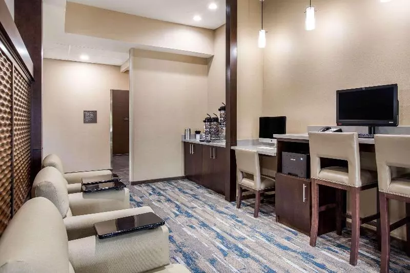 ホテル Comfort Suites  South Austin