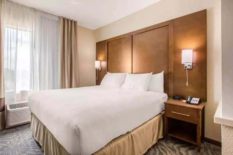 ホテル Comfort Suites  South Austin