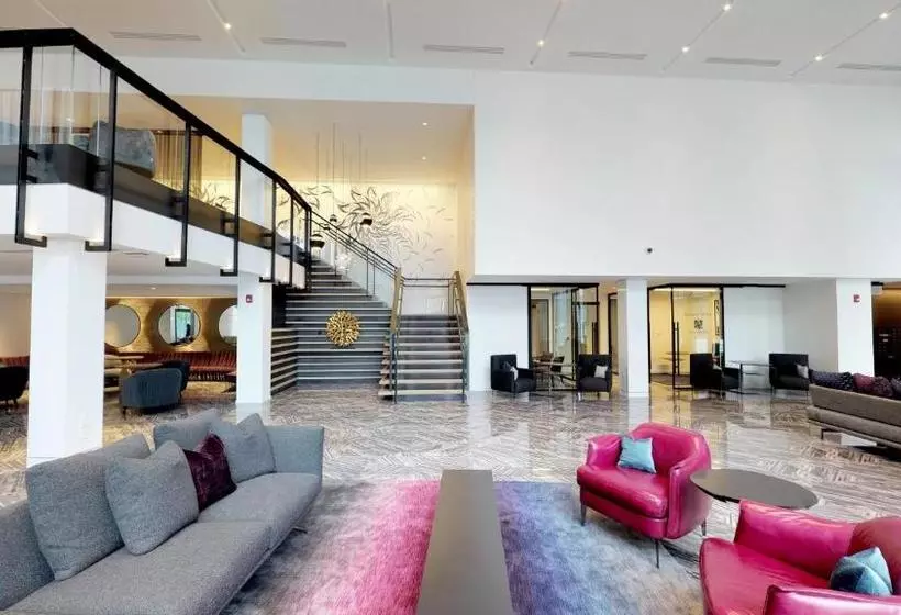 هتل Global Luxury Suites In South End