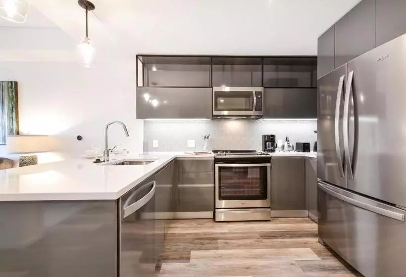 هتل Global Luxury Suites In South End
