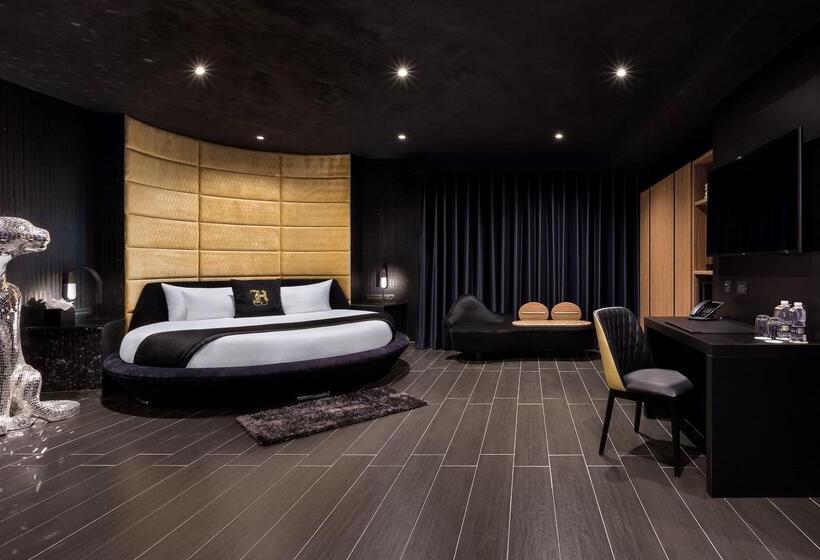 H Hotel - Adults Only