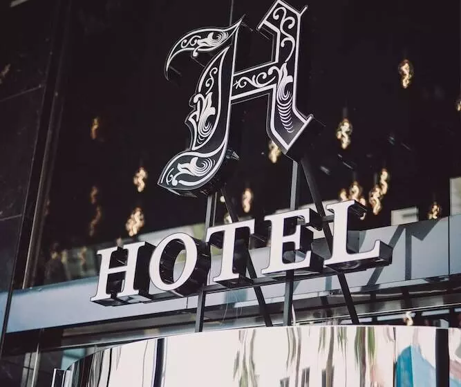 H Hotel - Adults Only