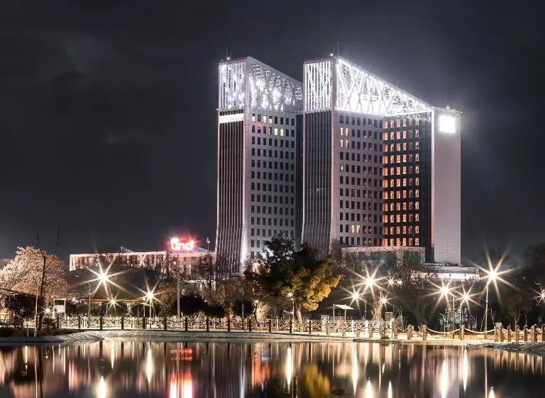 Park Mall Hotel & Conference Center