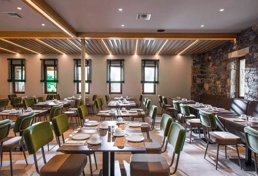 Petousis Hotel & Suites