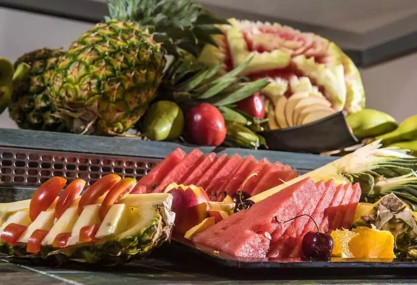 Petousis Hotel & Suites