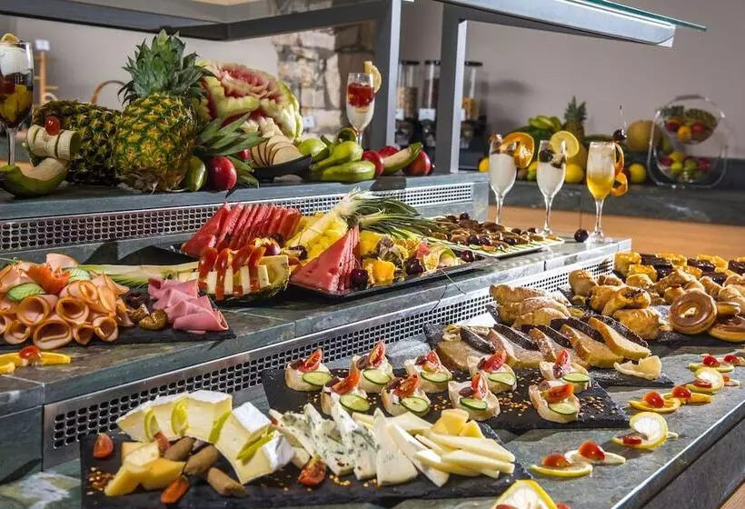 Petousis Hotel & Suites