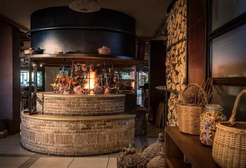 Petousis Hotel & Suites