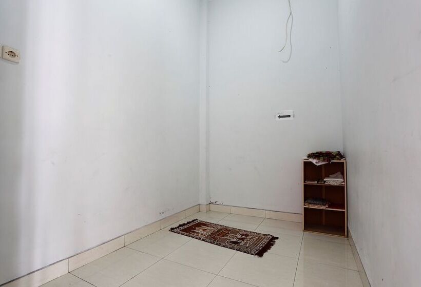 פנסיון Reddoorz Near Adisucipto Airport 3