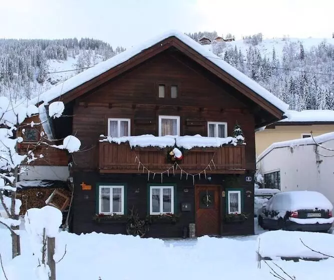 簡易ホテル Ferienhaus Peterlhaus