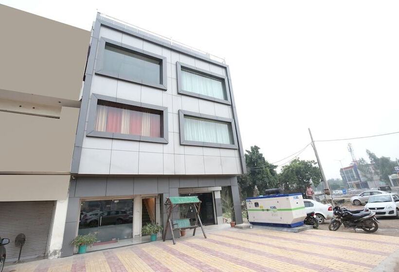 酒店 Jb 2 By Oyo Rooms