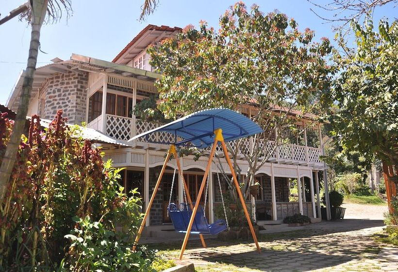 בית מלון כפרי Lilly's Valley Resort