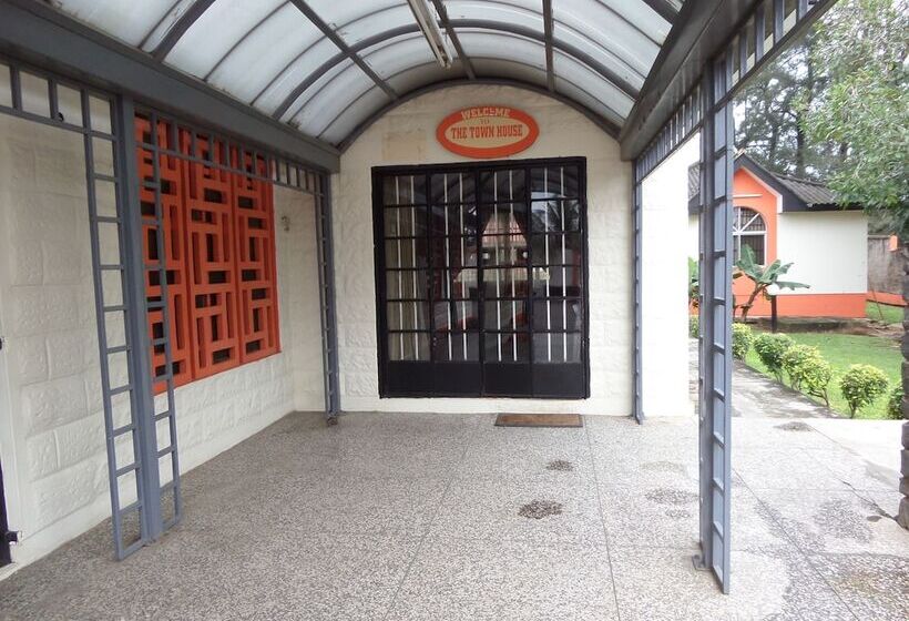 هتل The Town House