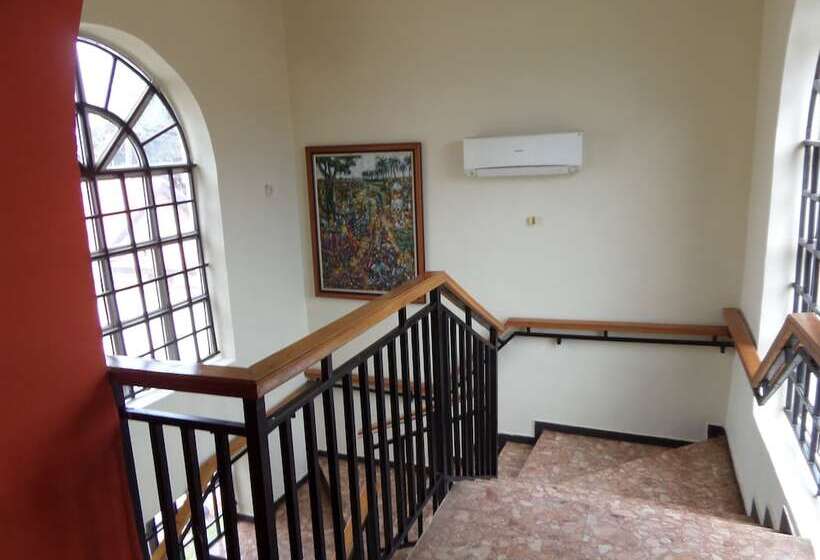 هتل The Town House