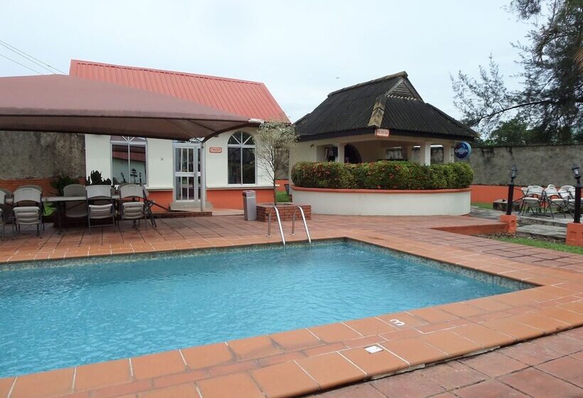 هتل The Town House