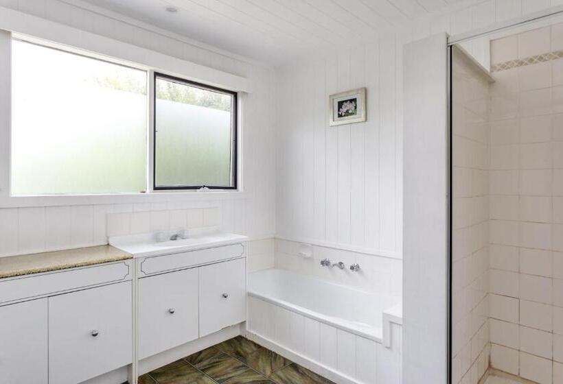 Sany Views: 10min Walk To Beach