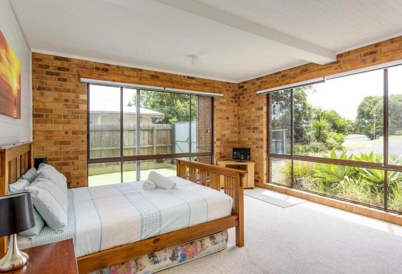 Sany Views: 10min Walk To Beach