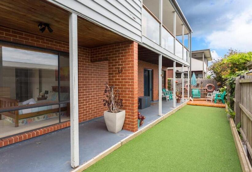 Sany Views: 10min Walk To Beach