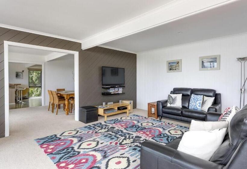 Sany Views: 10min Walk To Beach