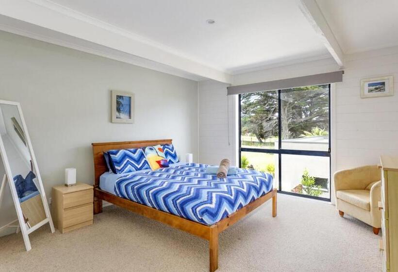 Sany Views: 10min Walk To Beach