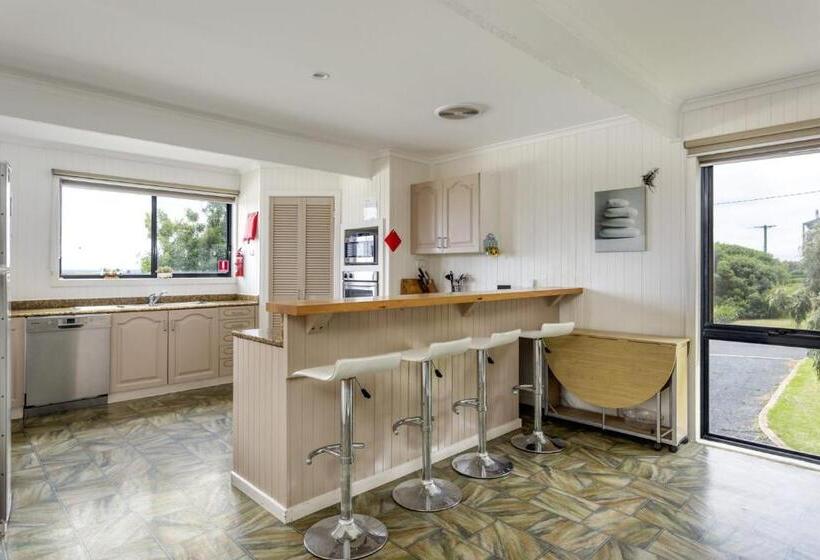 Sany Views: 10min Walk To Beach