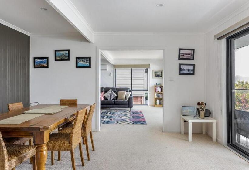 Sany Views: 10min Walk To Beach