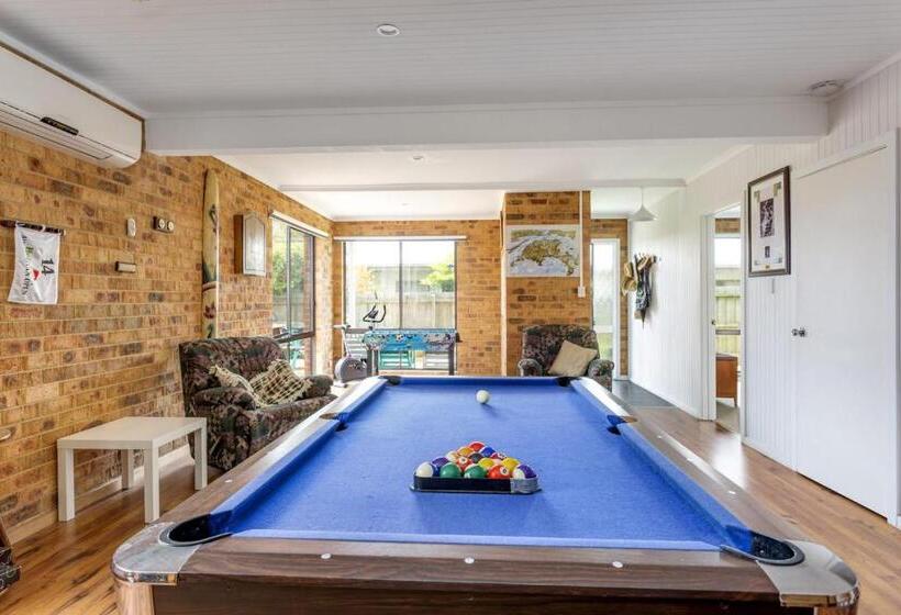 Sany Views: 10min Walk To Beach