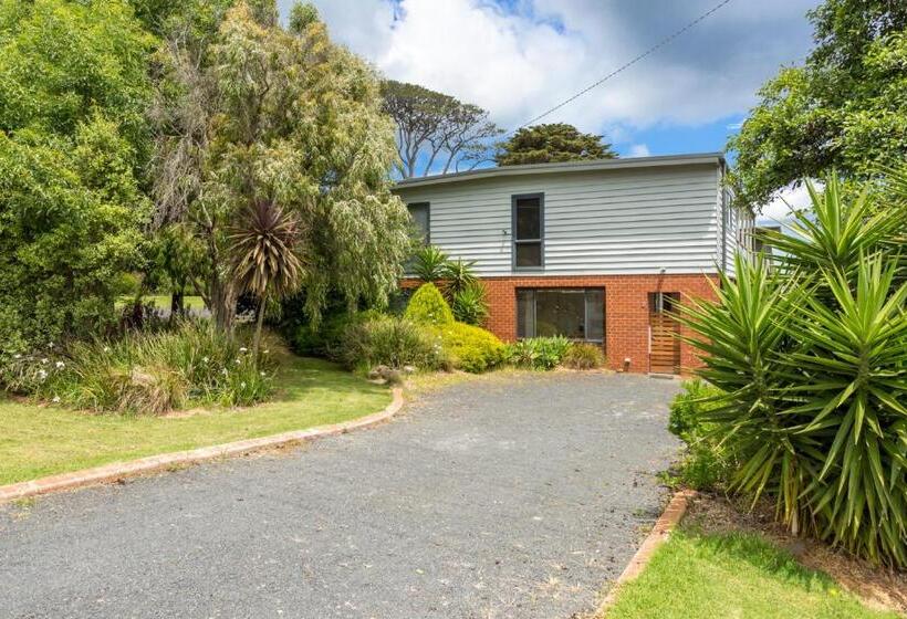 Sany Views: 10min Walk To Beach