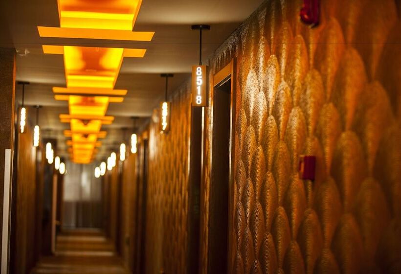 Fun Loving Theme Hotel Of Tengchong