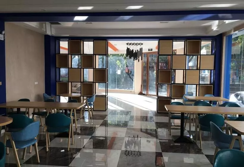 Fun Loving Theme Hotel Of Tengchong