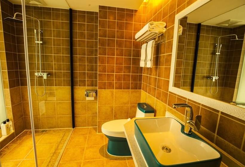 Fun Loving Theme Hotel Of Tengchong