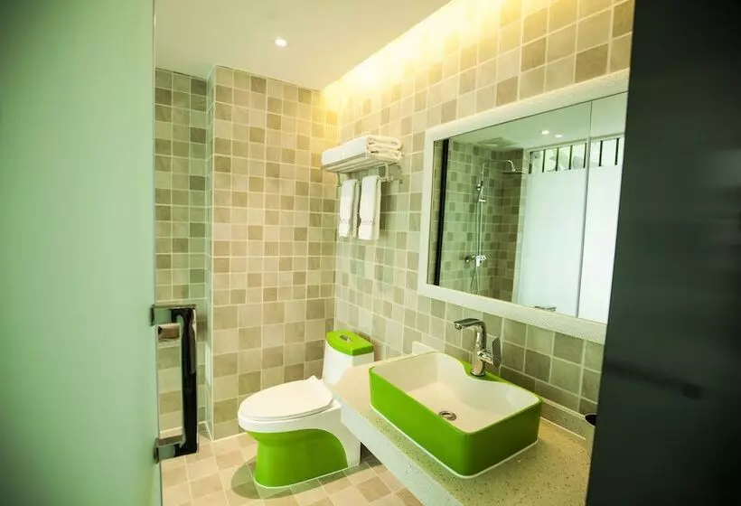 Fun Loving Theme Hotel Of Tengchong