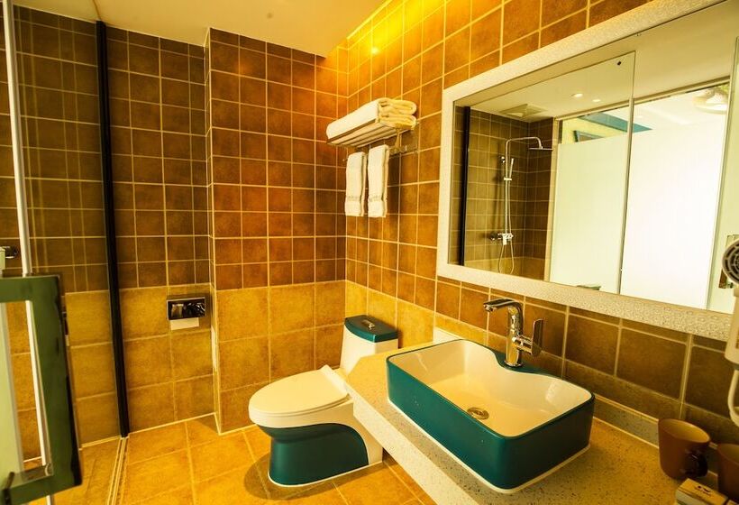 Fun Loving Theme Hotel Of Tengchong