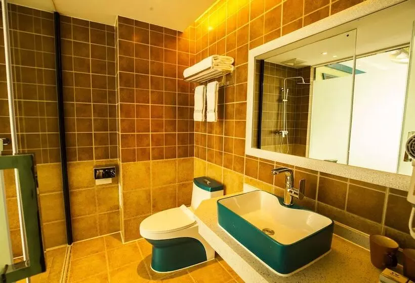 Fun Loving Theme Hotel Of Tengchong