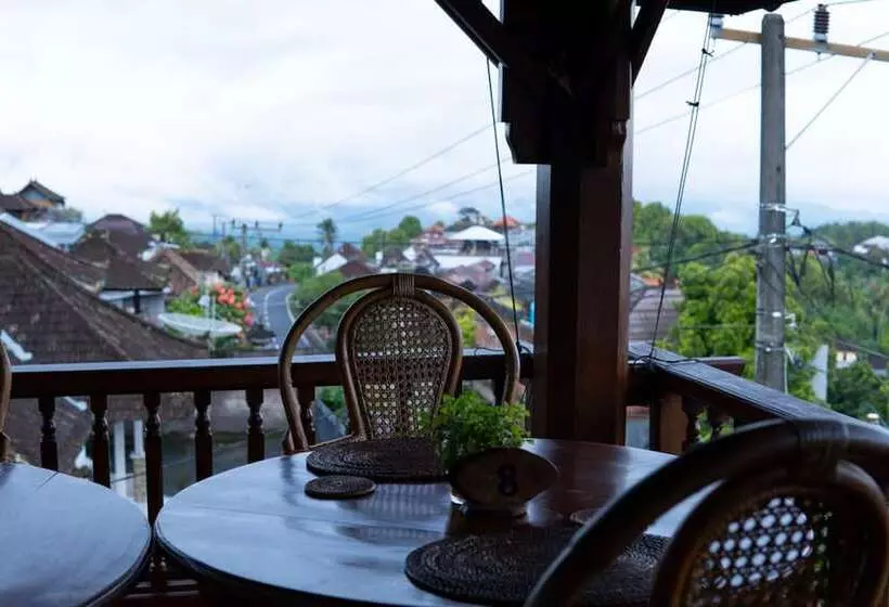 Hostelli Puri Sunny Guesthouse