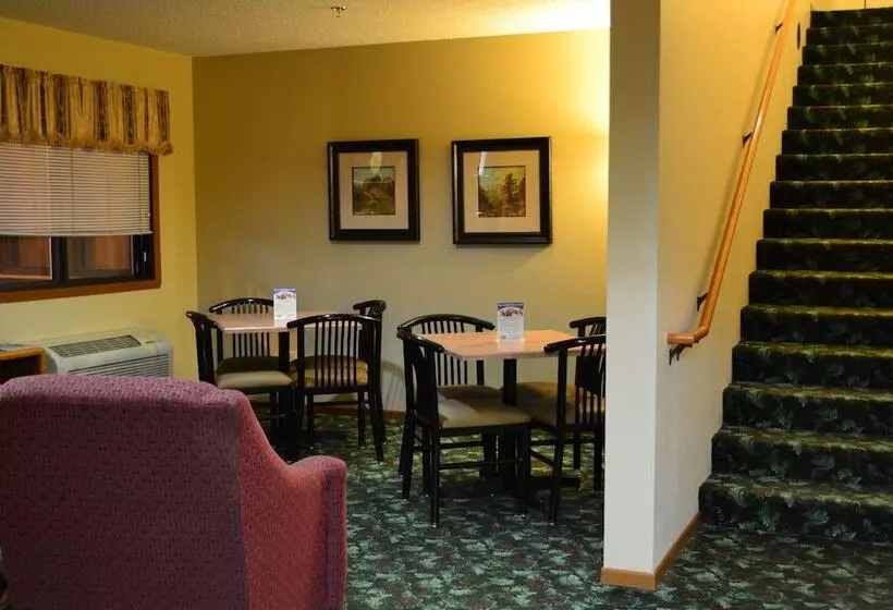 Hotelli Carrington Inn & Suites