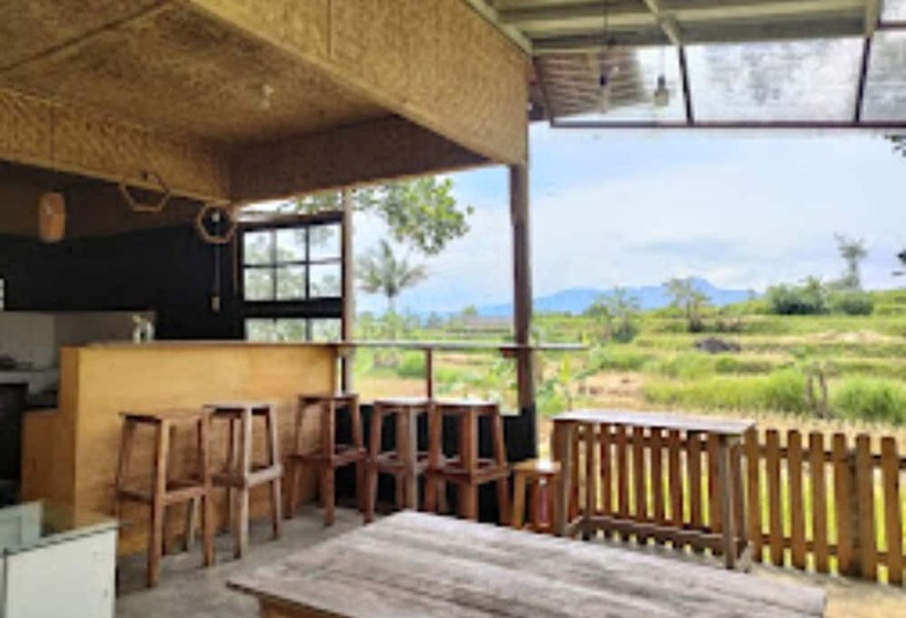 בית מלון כפרי Cianjur Paddies Hostel