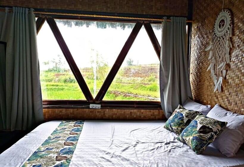 בית מלון כפרי Cianjur Paddies Hostel