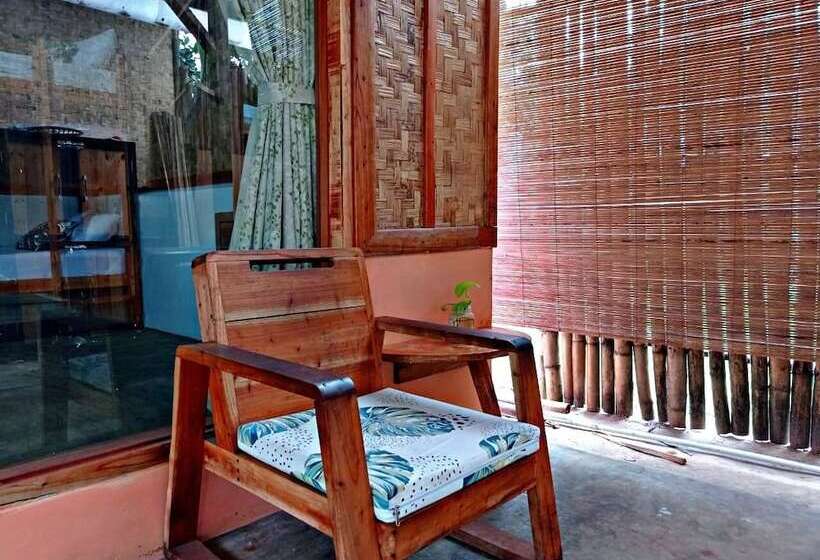 בית מלון כפרי Cianjur Paddies Hostel