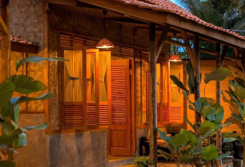 בית מלון כפרי Cianjur Paddies Hostel