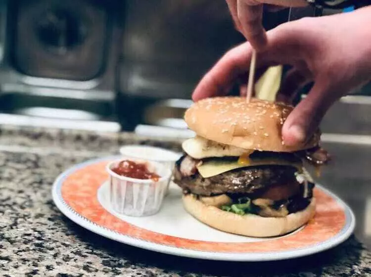 هتل The Orange Tree