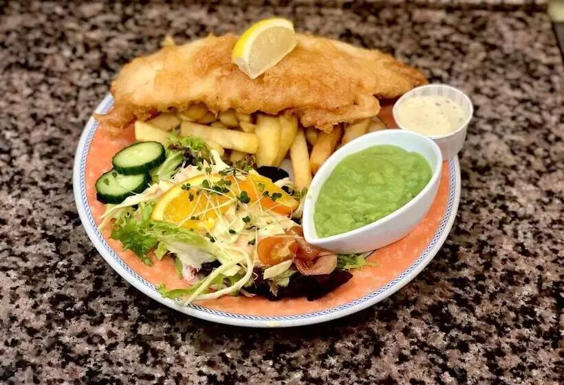 هتل The Orange Tree