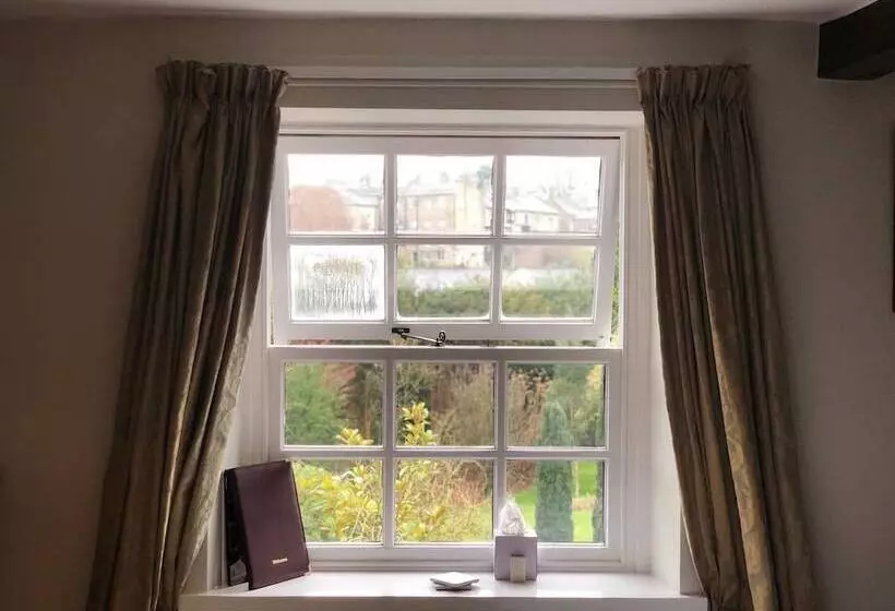 هتل The Orange Tree