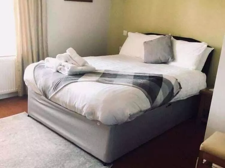 هتل The Orange Tree